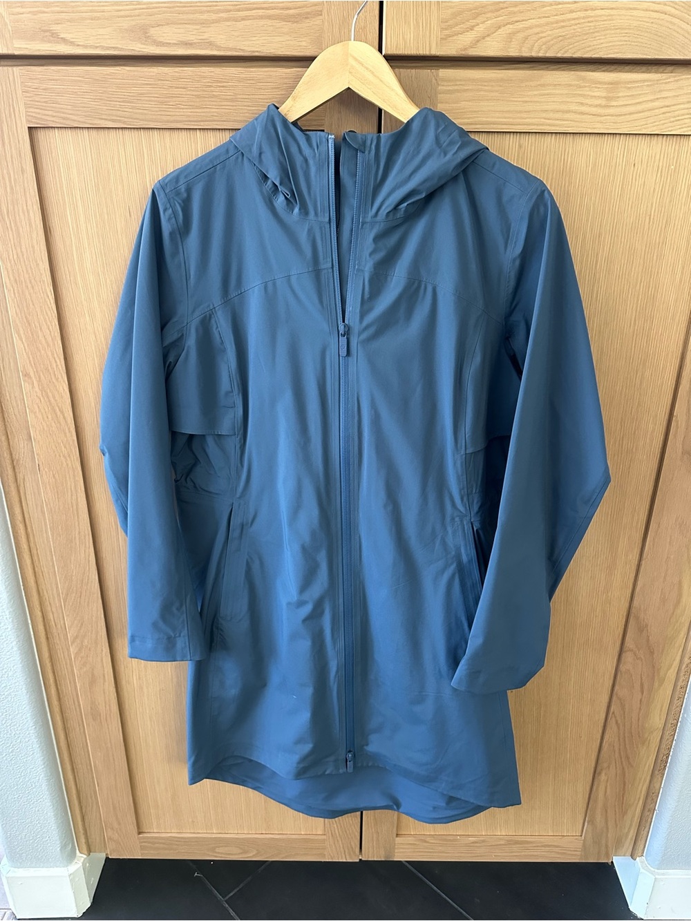 Lululemon Rain Rebel Jacket in Steel Blue Size 8